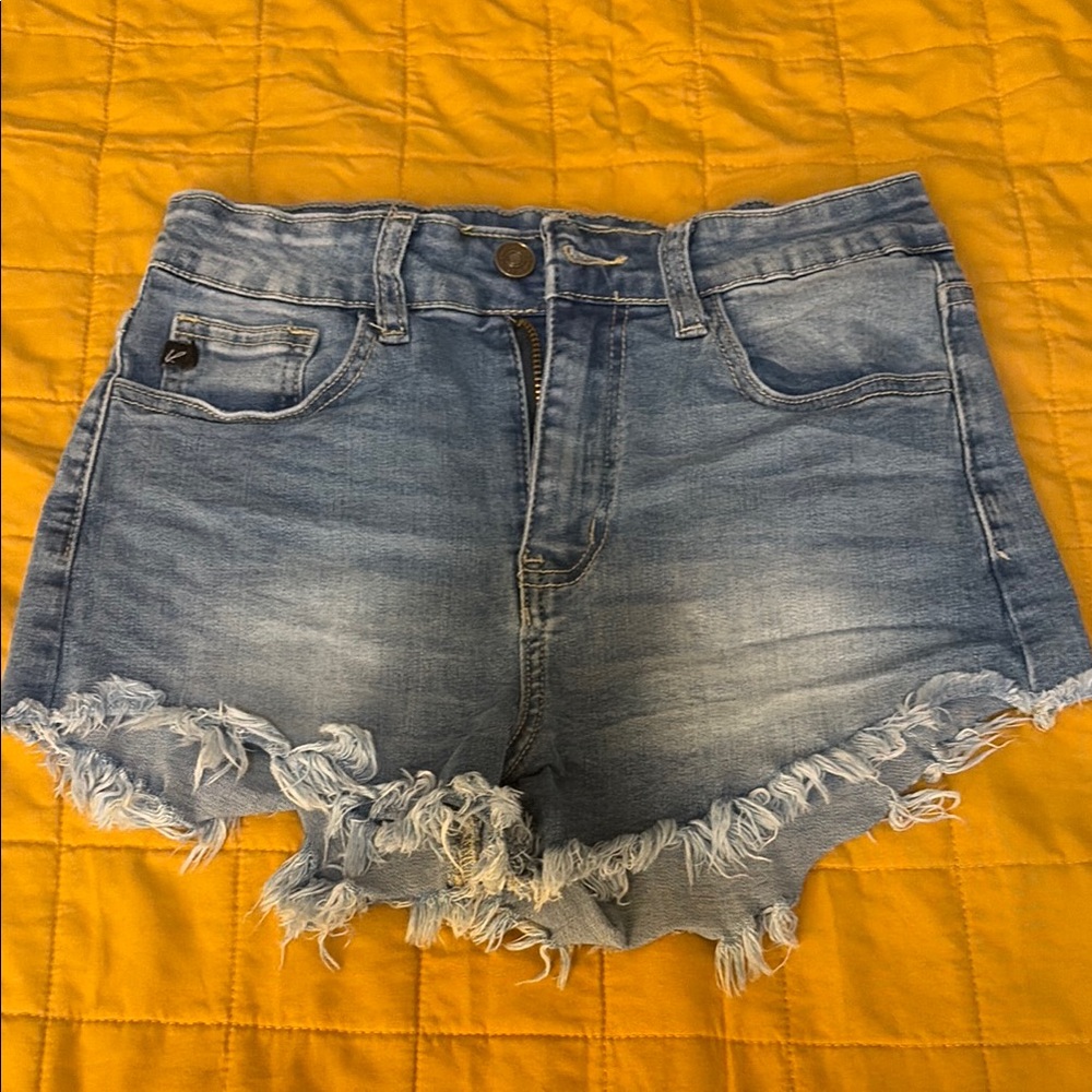 KanCan Light Wash Frayed Hem Denim Shorts